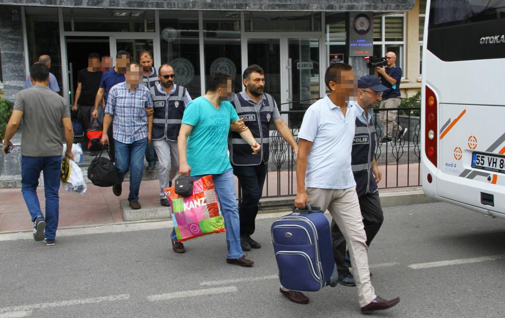 18 polis, 1 öğretmen tutuklandı