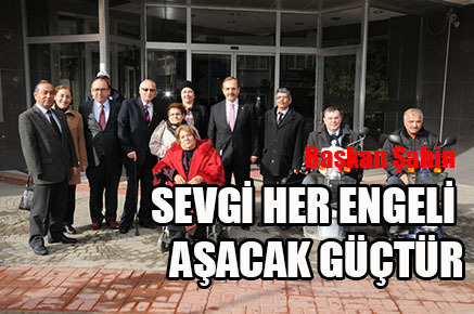 Sevgi her engeli aşacak güçtür