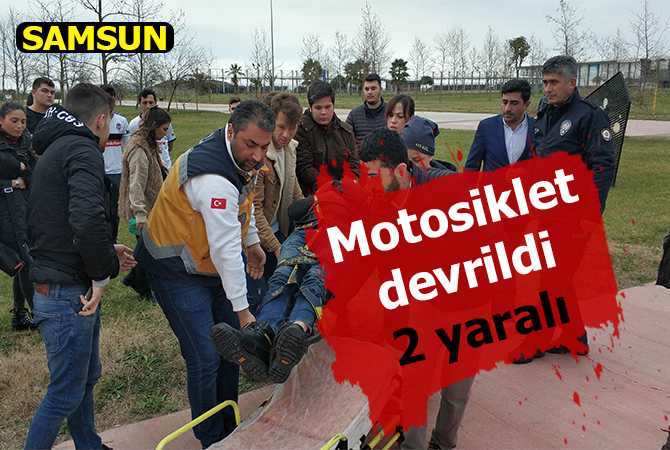  Samsun’da motosiklet kaldırıma çarpıp devrildi: 2 yaralı 