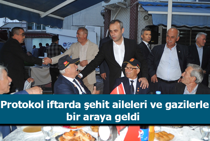 Protokol iftarda şehit aileleri ve gazilerle bir araya geldi