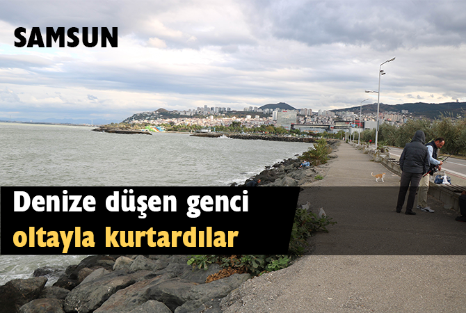 Denize düşen genci oltayla kurtardılar