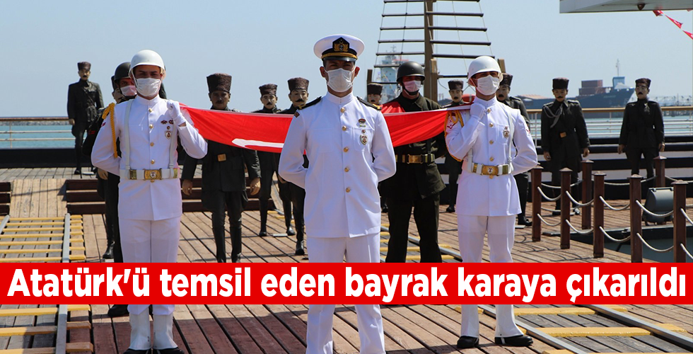 Atatürk’ü temsil eden bayrak karaya çıkarıldı
