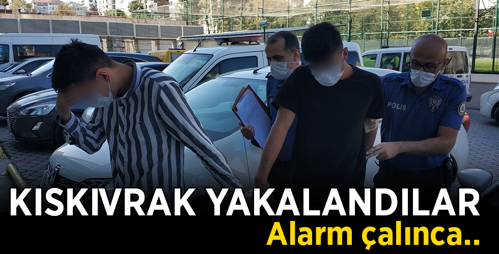 Girdikleri marketten alarm çalınca kaçan hırsızlar yakalandı