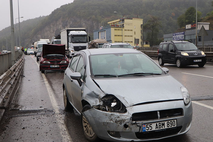  Samsun'da 8 aracın karıştığı 3 farklı trafik kazasında 1 kişi yaralandı