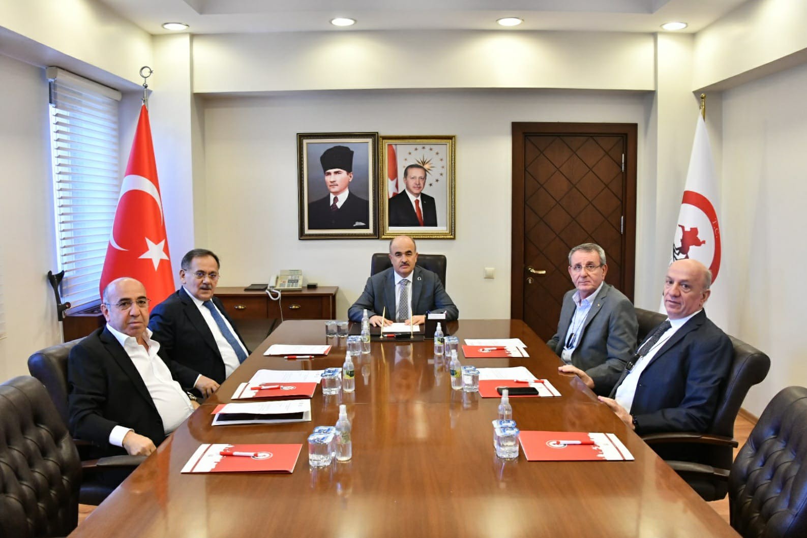  Samsun Valisi Doç. Dr. Zülkif Dağlı, "Lojistik Merkezi'nde toplam 5 bin metrekarelik 4 yeni kuru yük dökme deposunun inşaat çalışmaları 2022 yılı sonuna kadar tamamlanacak" dedi