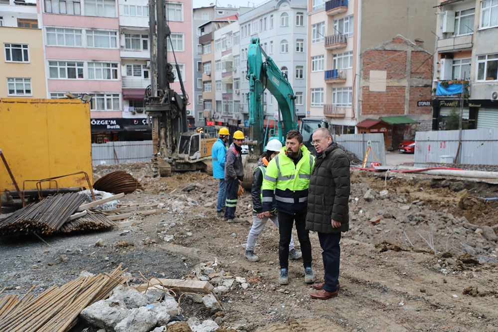 Samsun’da Büyükşehir Belediyesi tarafından yaptırılan toplam 273 araç kapasiteli 2 yeni mekanik katlı otopark inşaatı devam ediyor
