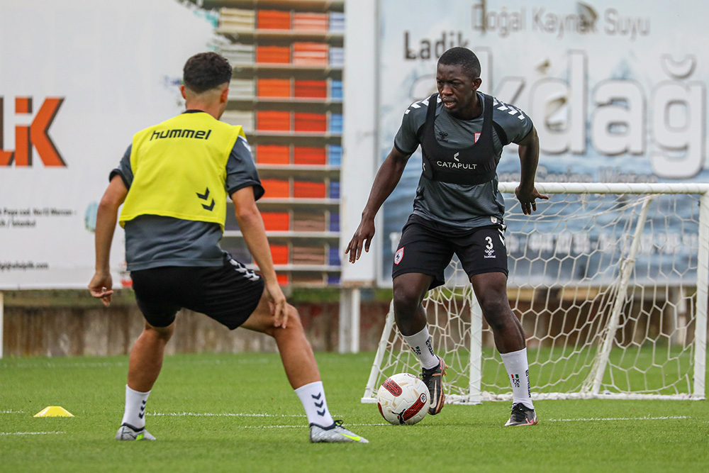 Manisa Futbol Kulübü ile anlaştı