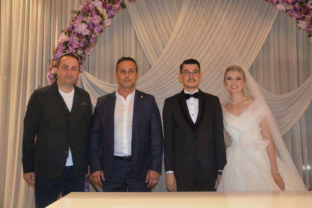 ÇARŞAMBA BU DÜĞÜNÜ KONUŞTU!