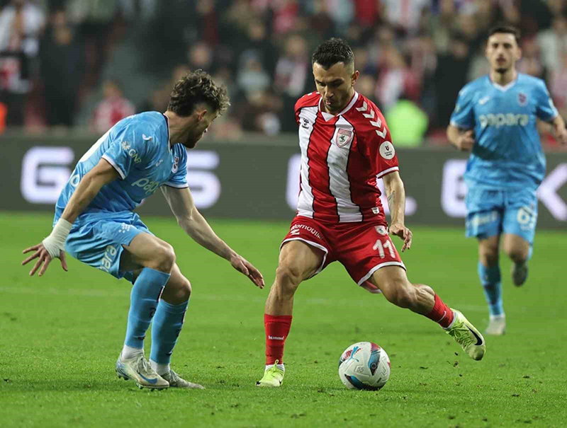 SAMSUNSPOR'DA
ÇİFTE İMZA!