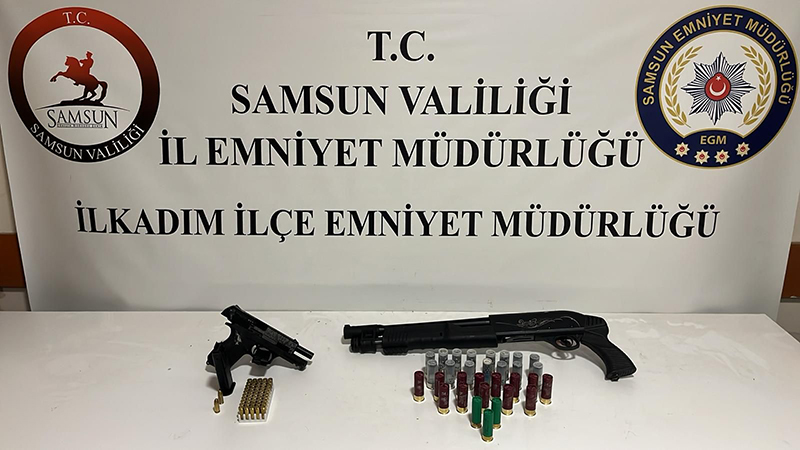 Çayevi önünde pusu
SAMSUN'DA
SİLAHLI
SALDIRI!