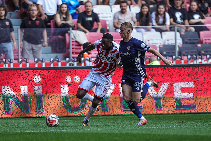 Antalyaspor mağlubiyeti ŞOK etti
SAMSUNSPOR
EVİNDE
KAYIP!