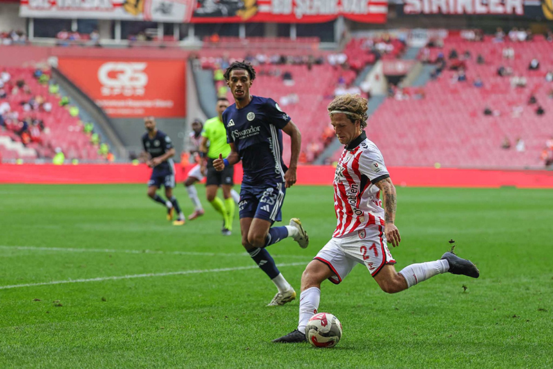 Antalyaspor mağlubiyeti ŞOK etti
SAMSUNSPOR
EVİNDE
KAYIP!