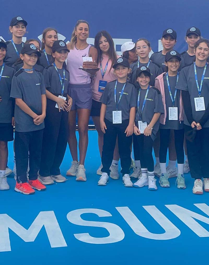 Samsun'da TENİS heyecanı
MİLLİ YILDIZA
SÜRPRİZ PARTİ!