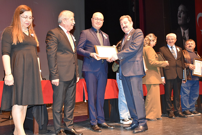 Samsun’da 24 Kasım törenleri
'ÖĞRETMENLERİMİZE
MİNNETTARIZ!'