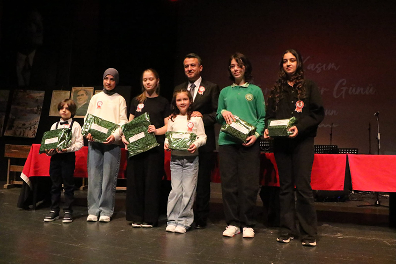 Samsun’da 24 Kasım törenleri
'ÖĞRETMENLERİMİZE
MİNNETTARIZ!'