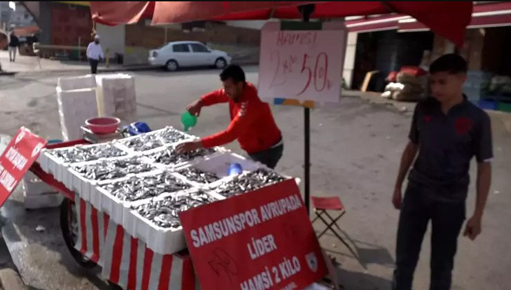 Hamsinin kilosu 25 lira!
SAMSUNSPOR'UN
ZAFERİNE...