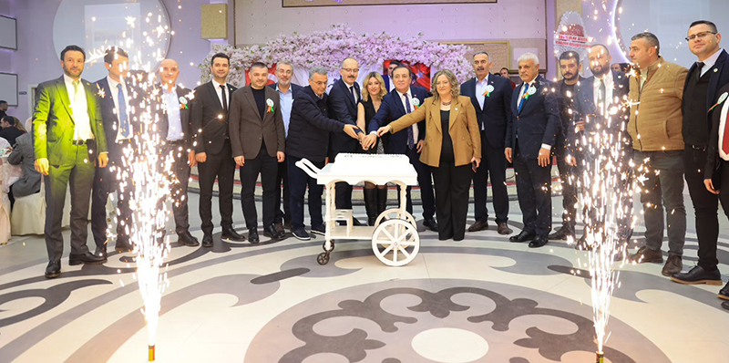 Unutulmaz geceye yüksek katılım
Samsun'da bir
'BALKAN'
GELENEĞİ!