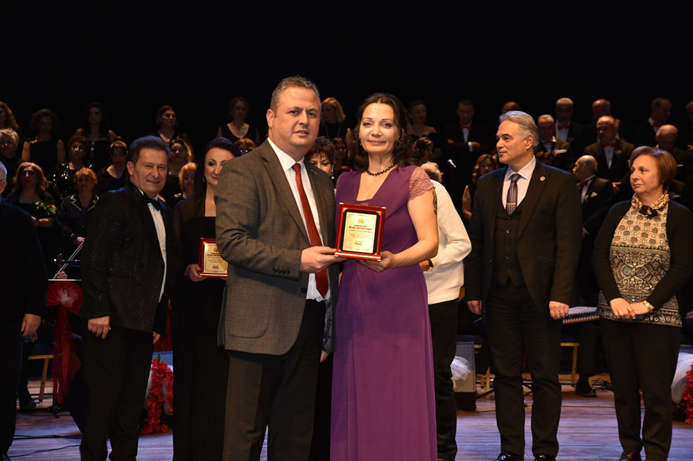 102 YAŞINDA SAHNEDE