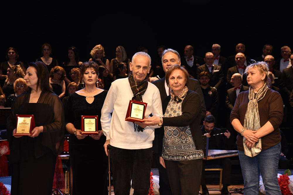 102 YAŞINDA SAHNEDE