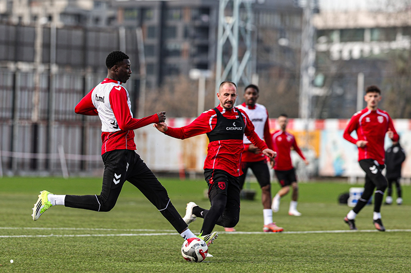 Hedef 'İLK 5' olarak açıklandı
SAMSUNSPOR İÇİN
SEZON BİTMEDİ!