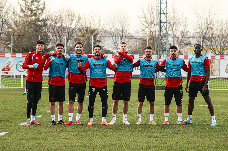 Hedef 'İLK 5' olarak açıklandı
SAMSUNSPOR İÇİN
SEZON BİTMEDİ!