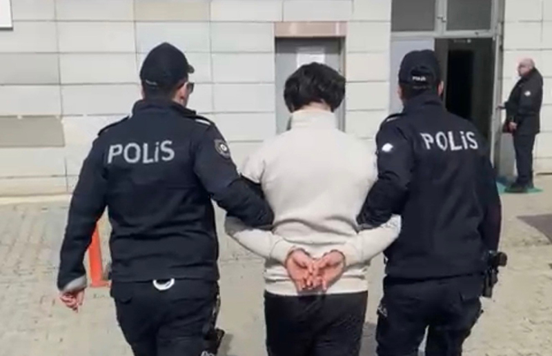 Polisten kaçamadılar
ATAKUM'DA
'FİRARİ'
AVI!