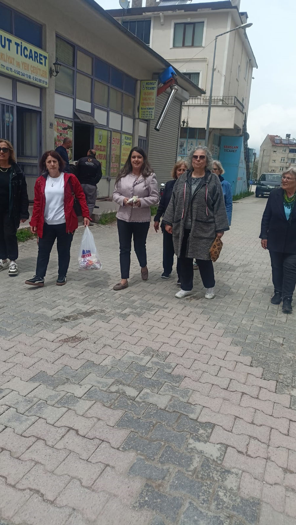 LADİK