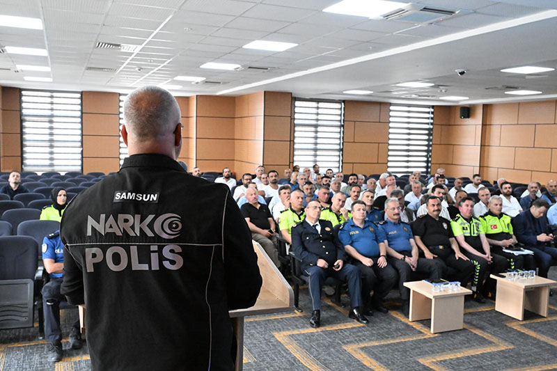 İl Emniyet Müdürü Arıbaş, BAFRA'da
ŞOFÖRLERE
UYARILAR!