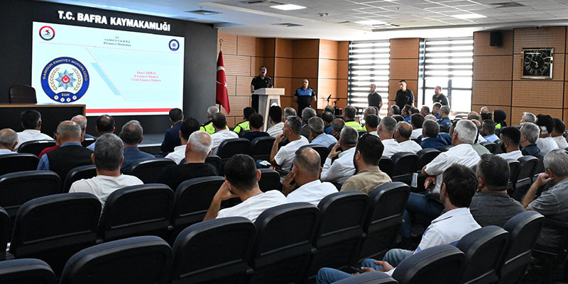 İl Emniyet Müdürü Arıbaş, BAFRA'da
ŞOFÖRLERE
UYARILAR!