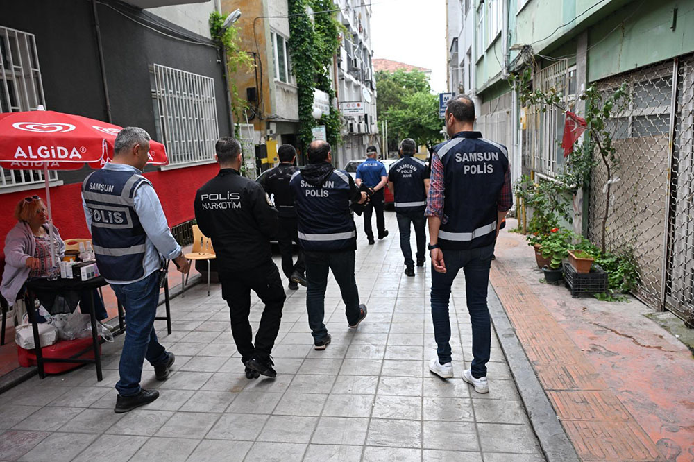 POLİS