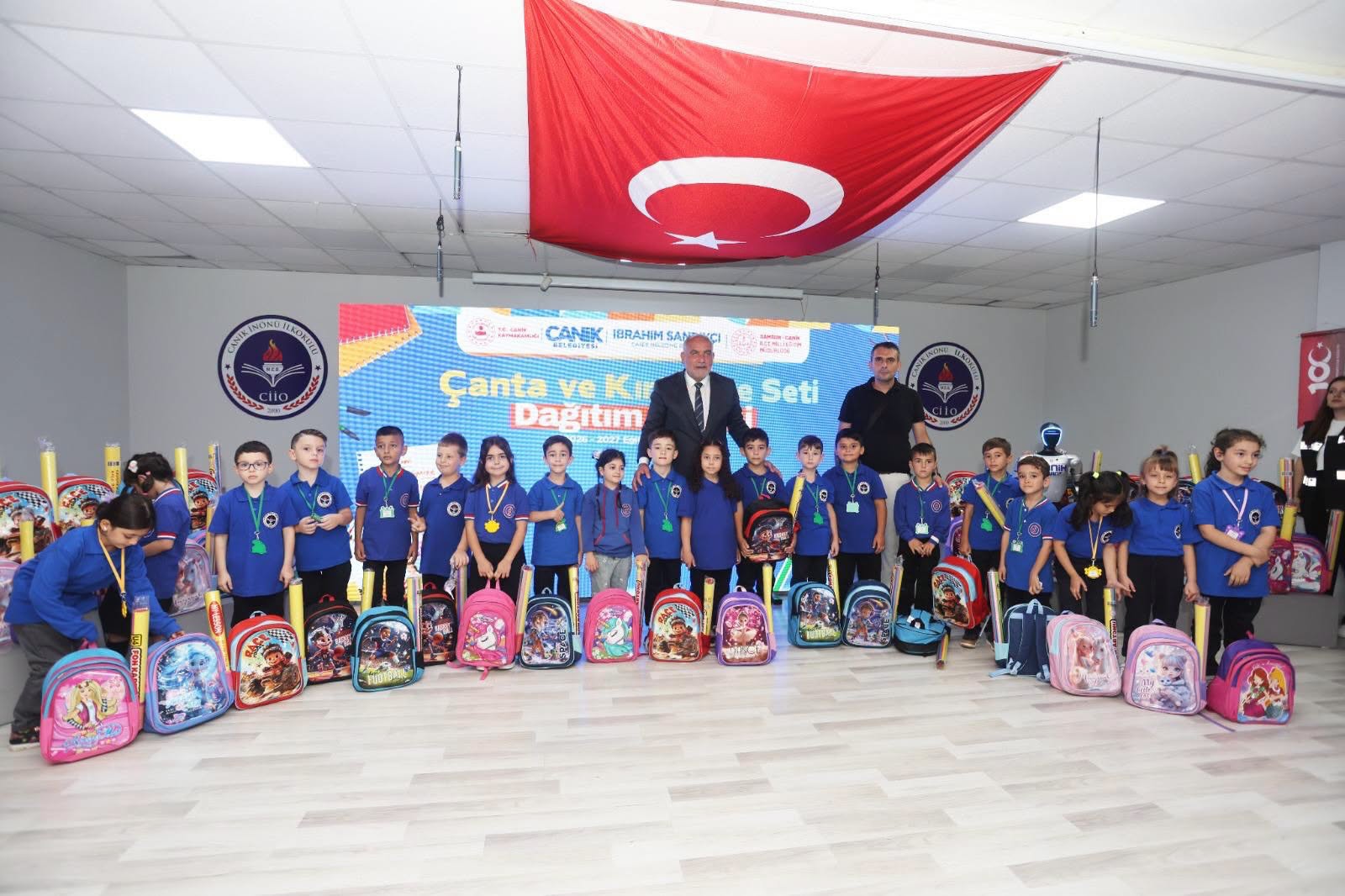 Canik'te EĞİTİM desteğiOKUL ÇANTASI
VE KIRTASİYE
BEDAVA!