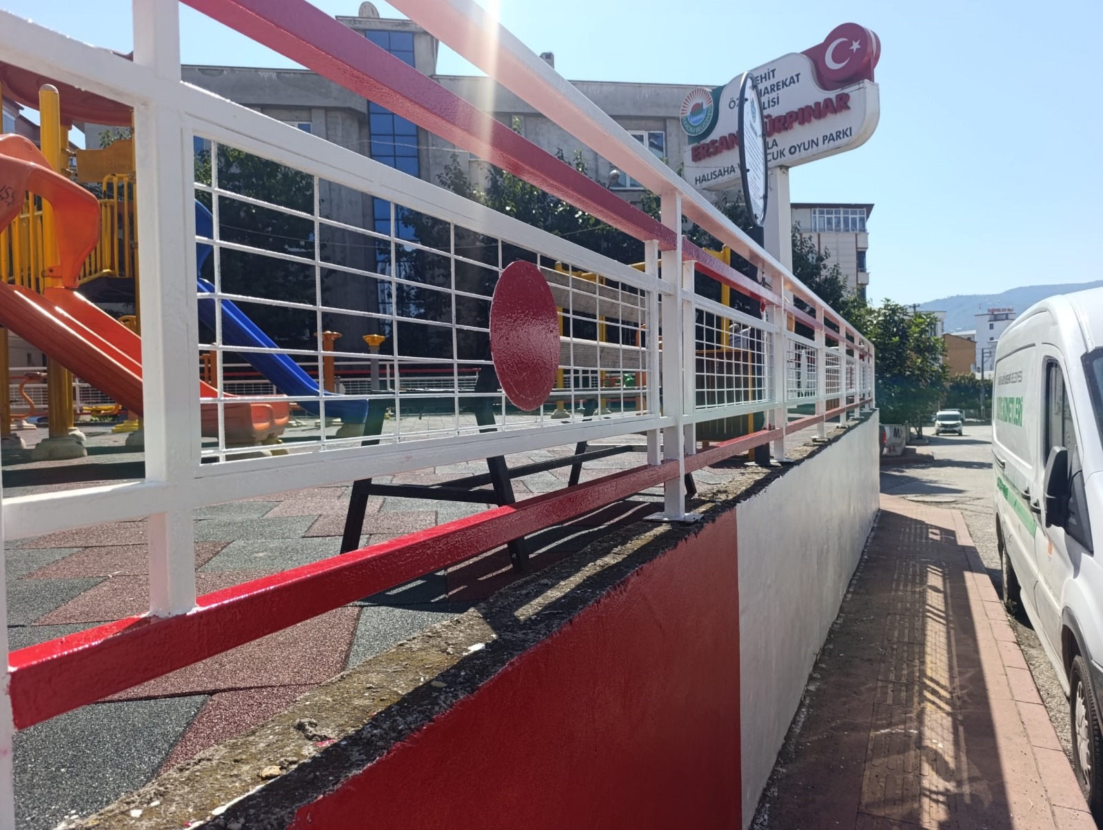 Parklar artık KIRMIZI-BEYAZ
SAMSUN'A
ÇOK
YAKIŞTI!