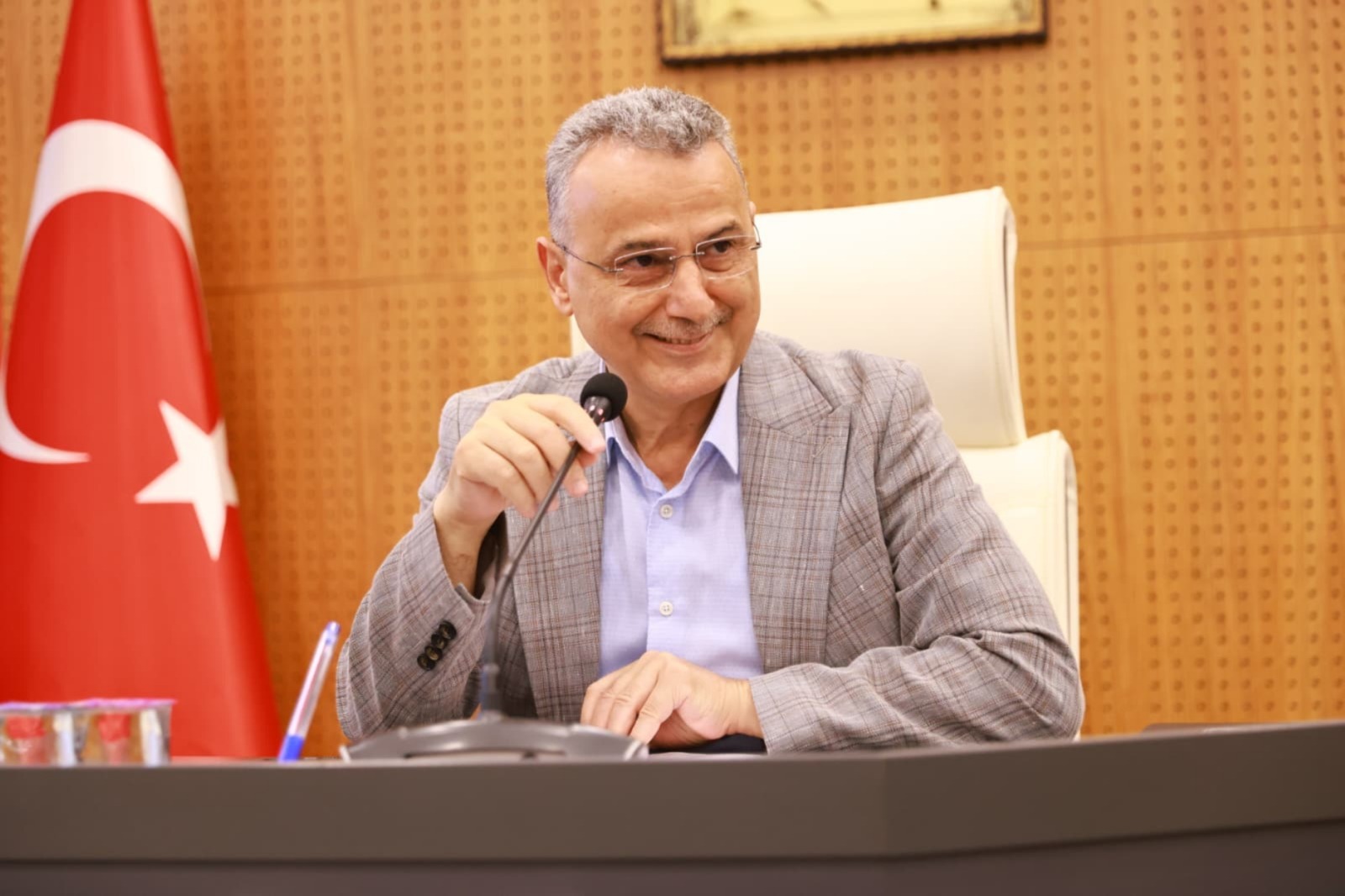 Parklar artık KIRMIZI-BEYAZ
SAMSUN'A
ÇOK
YAKIŞTI!