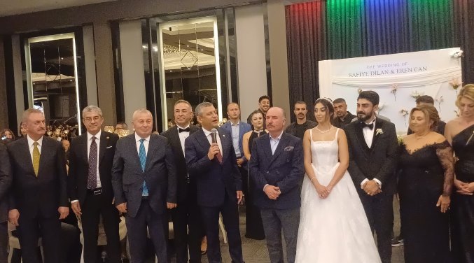 DÜĞÜNDE BULUŞTULAR!