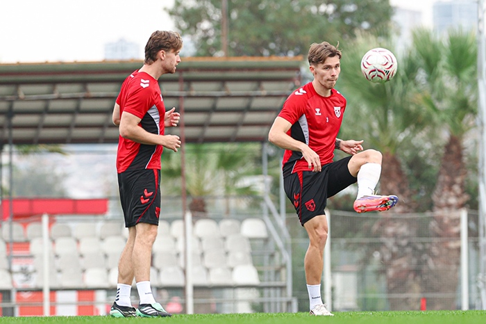 SAMSUNSPOR'DA
'ÇİFTE'
MESAİ!