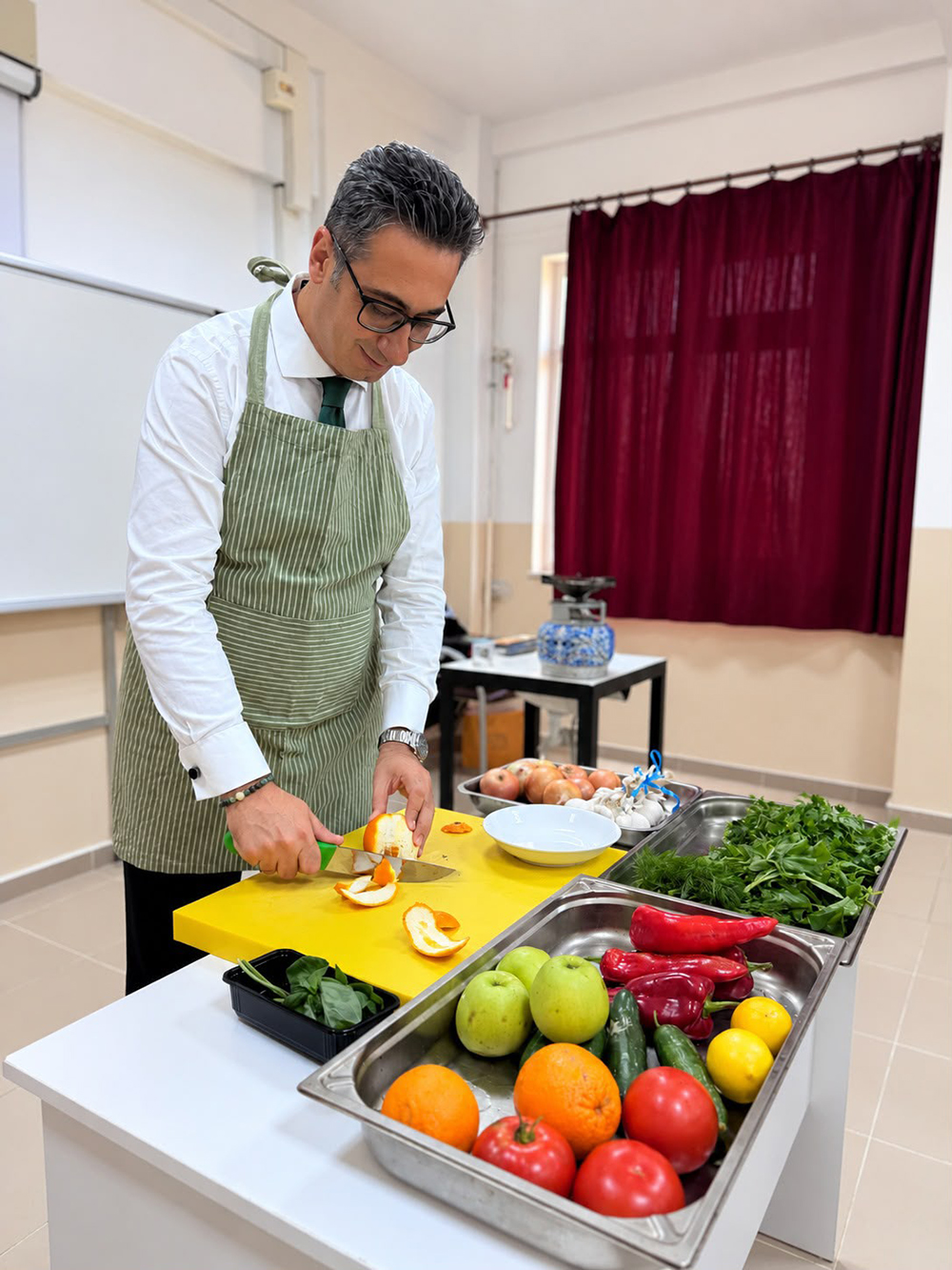 ÖĞRETMEN