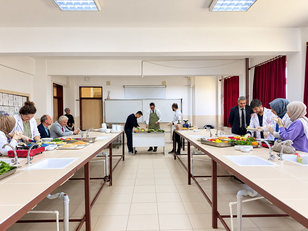 ÖĞRETMEN