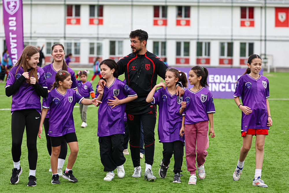 KIZ ÇOCUKLARI